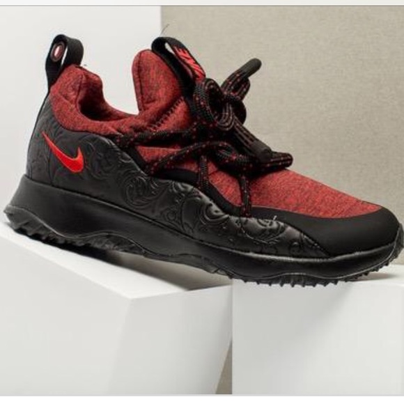 NWT Nike City Loop F Black/University Red WMNS - Picture 2 of 7